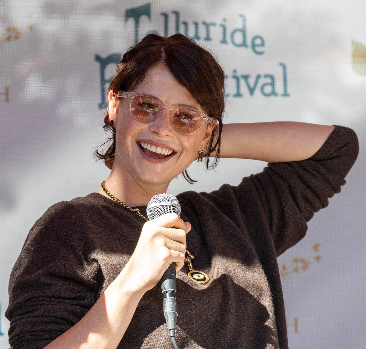 আইরিশ অভিনেত্রী জেসি বাকলি