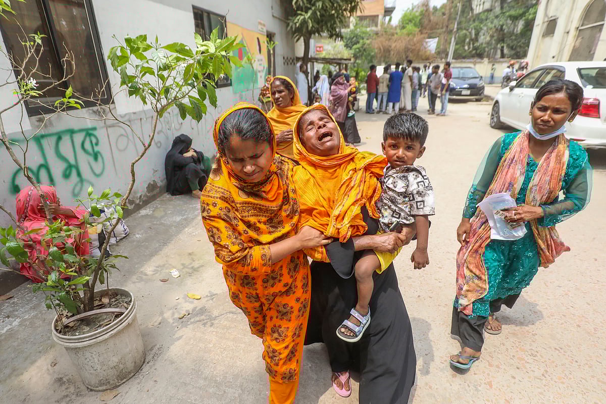 আগুনে ছয়জনের মৃত্যু, স্বজনদের আহাজারি