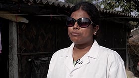 দৃষ্টিহীন হয়েও সুন্দরবনের স্বাস্থ্যসেবার ভরসা টুম্পা পাল