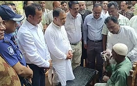 প্রধানমন্ত্রীর পক্ষ থেকে পরিবারগুলোর খোঁজ নিলেন তিন সংসদ সদস্য