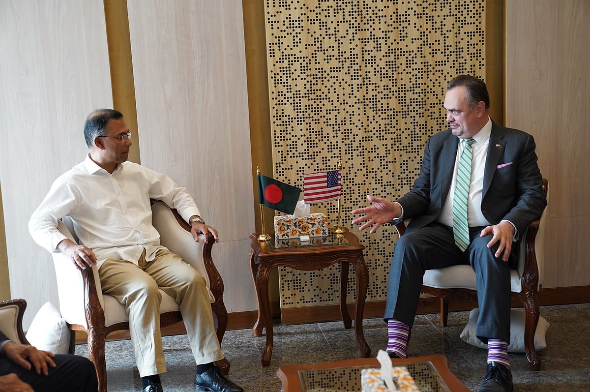 বাংলাদেশে নিযুক্ত মার্কিন রাষ্ট্রদূত ব্রেন্ট টি ক্রিস্টেনসেন প্রধানমন্ত্রী তারেক রহমানের সঙ্গে সৌজন্য সাক্ষাৎ করেছেন। ৫ এপ্রিল