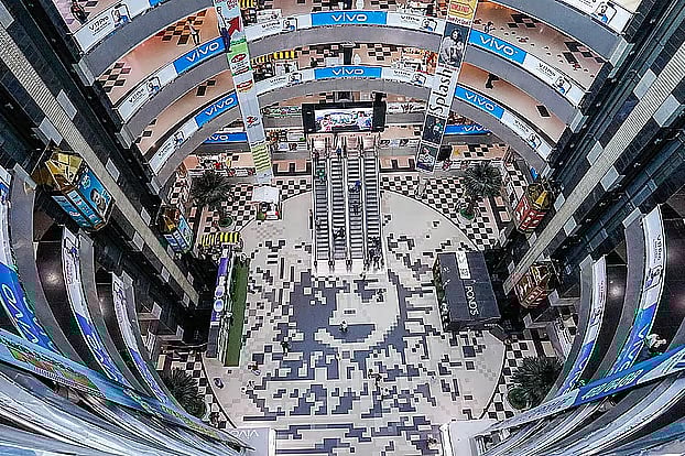 শপিং মলসহ সব ধরনের দোকানপাট সন্ধ্যা সাতটায় মধ্যে বন্ধ করার সিদ্ধান্ত নিয়েছে সরকার