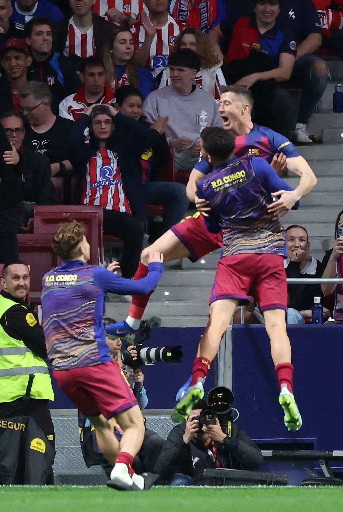 ম্যাচের শেষ দিকে জয়সূচক গোল করে লেভানডফস্কির উচ্ছ্বাস