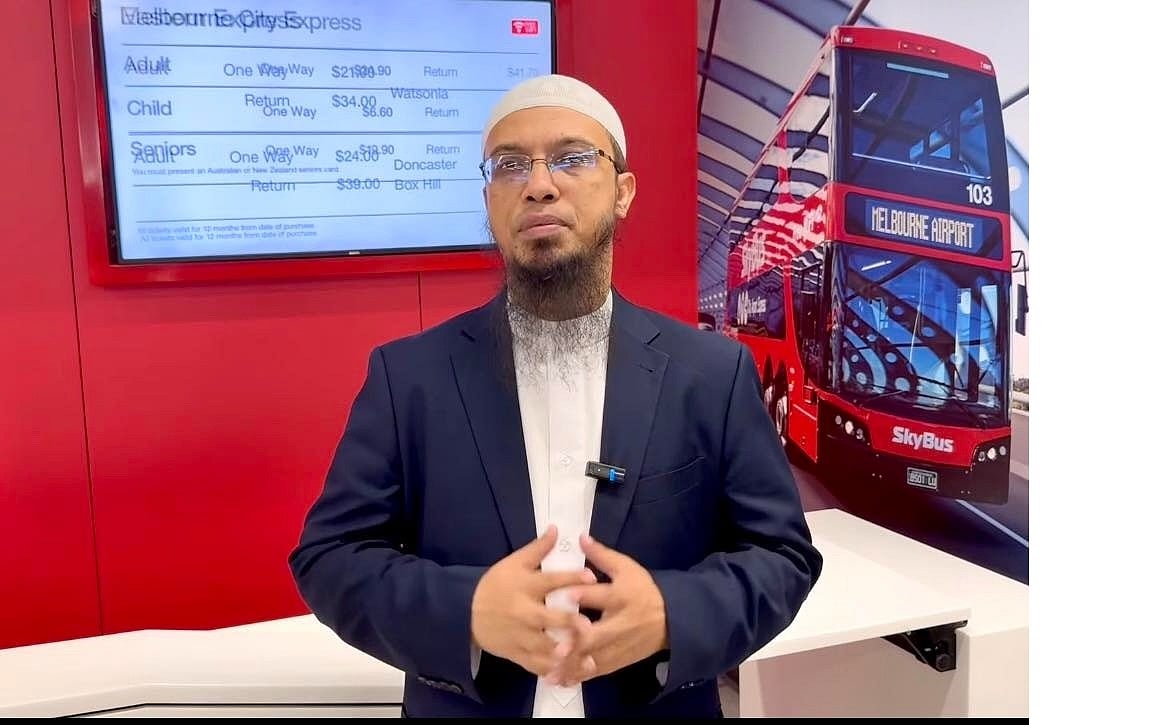 অস্ট্রেলিয়ার মেলবোর্ন বিমানবন্দরে সম্প্রতি শায়খ আহমাদুল্লাহ