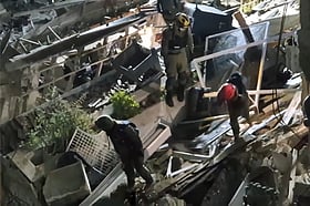 ইসরায়েলের হাইফা শহরে ক্ষেপণাস্ত্র হামলা চালিয়েছে ইরান, আহত অন্তত ১১