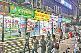 সন্ধ্যায় দোকান বন্ধে বিক্রি কমে গেছে