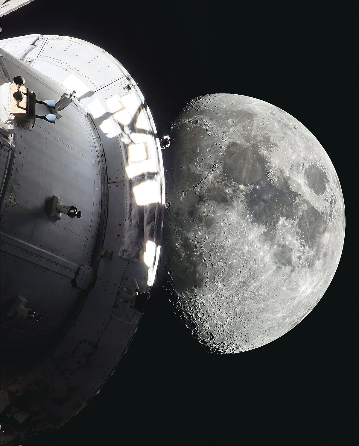 চাঁদের এই ছবি ওরিয়ন মহাকাশযান থেকে তোলা। গতকাল রাতে