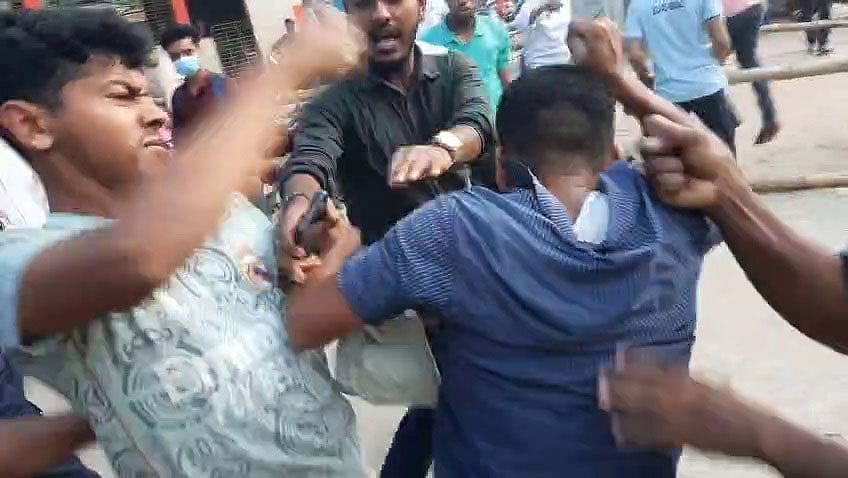 নোয়াখালীর সুবর্ণচরে ফিলিং তেল না পেয়ে হামলার ঘটনা ঘটে। আজ বিকেলে নুরানি ফিলিং স্টেশনে