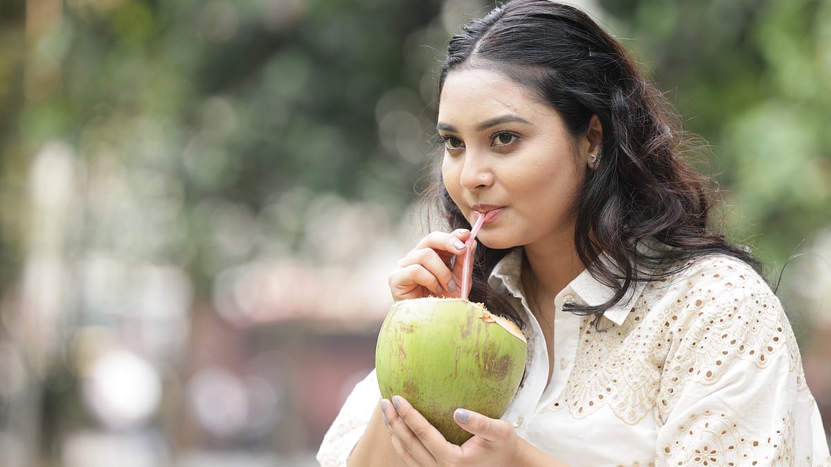 পানিশূন্যতা প্রতিরোধে ডাবের পানি দারুণ এক পানীয়