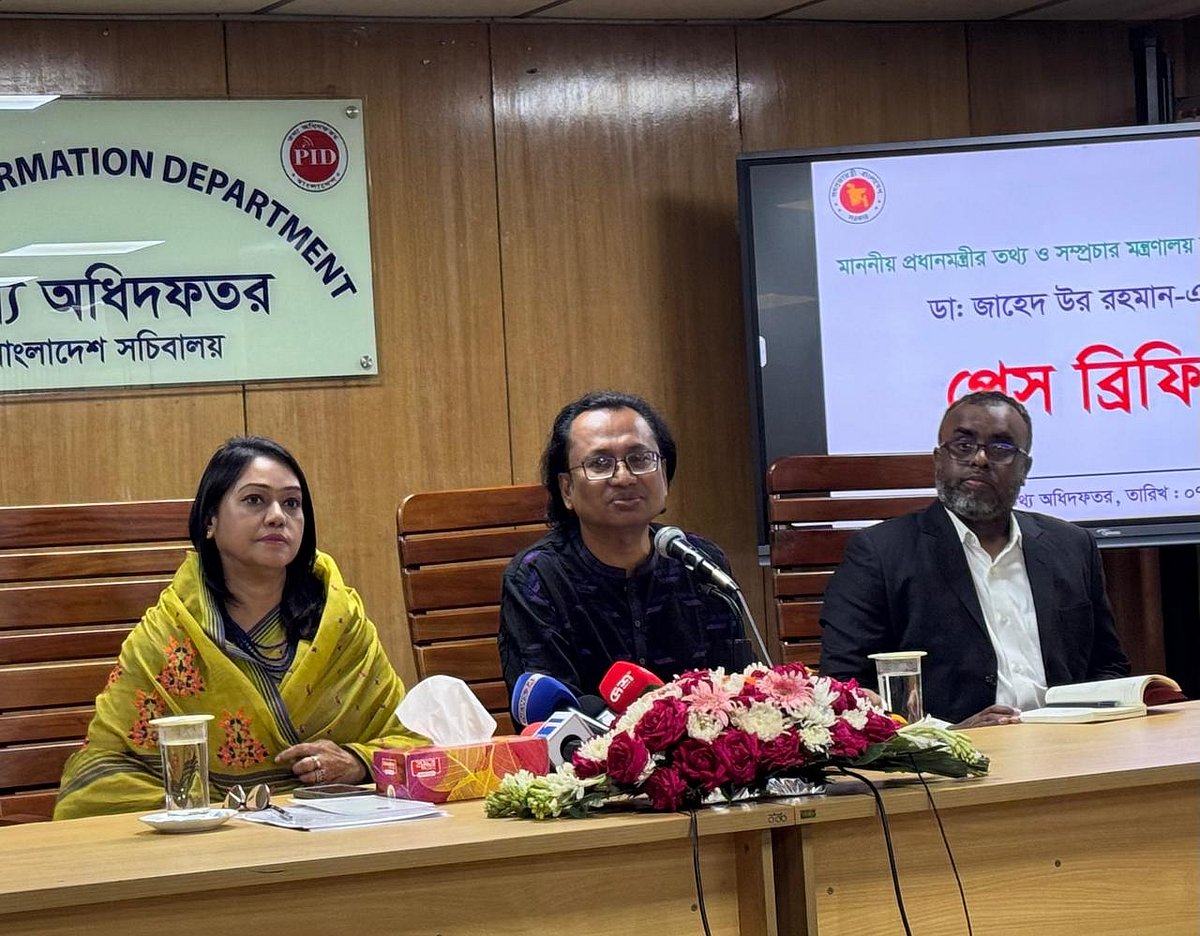 সংবাদ সম্মেলনে জ্বালানি বিষয়ে ২০২৫ সালের মার্চ ও ২০২৬ সালের মার্চ মাসের তুলনামূলক তথ্য দেন  উপদেষ্টা জাহেদ উর রহমান। আজ মঙ্গলবার সচিবালয়ের তথ্য অধিদপ্তরে