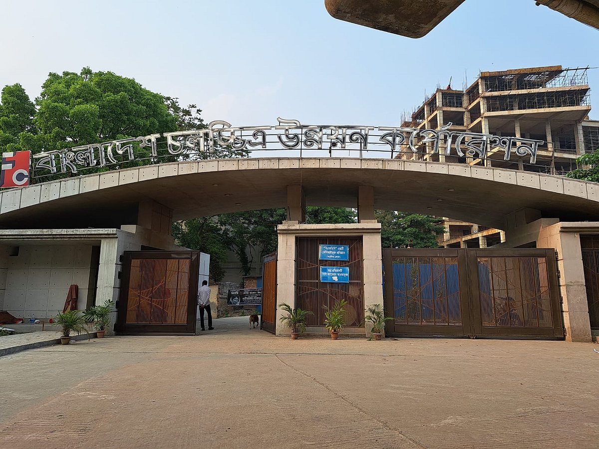 প্রকল্পের কাজ শেষ না হওয়ায় বাংলাদেশ চলচ্চিত্র উন্নয়ন করপোরেশন বা বিএফডিসির ফটক এখন এমন সুনসান থাকছে