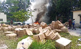 হাসপাতালের উন্মুক্ত চত্বরে পোড়ানো হলো মেয়াদোত্তীর্ণ চিকিৎসাসামগ্রী