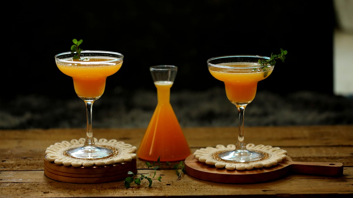 গরমে পাকা বেলের শরবতে আরাম পাবেন