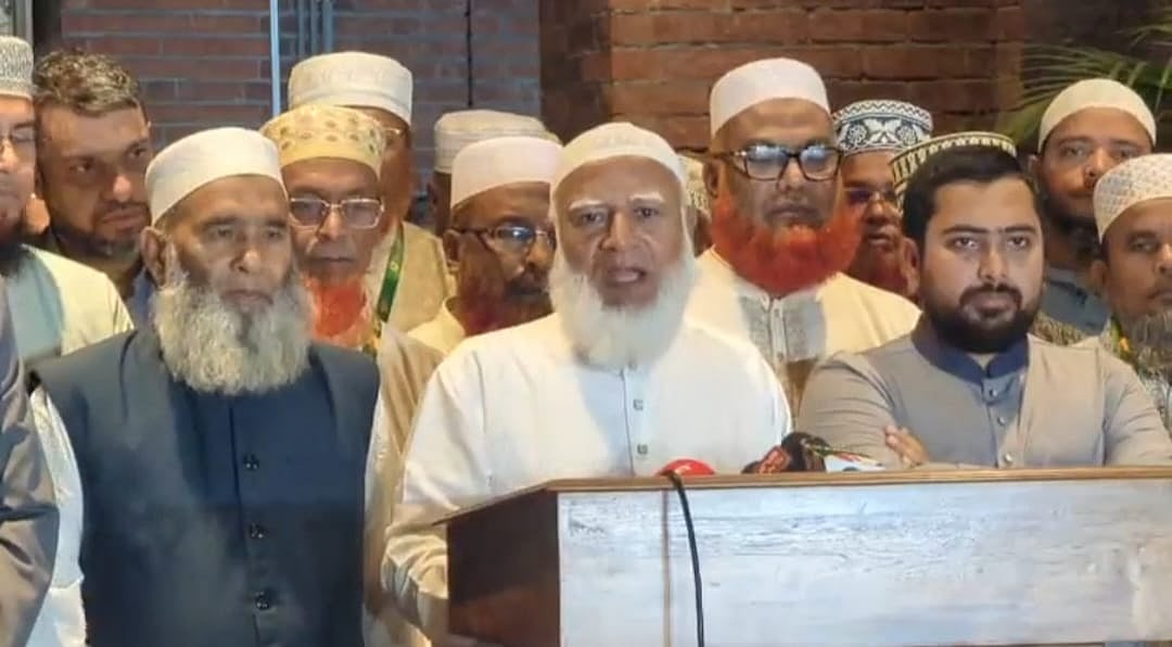 জরুরি সংবাদ সম্মেলনে বিরোধীদলীয় নেতা ও জামায়াতে ইসলামীর আমির শফিকুর রহমান। জাতীয় সংসদের মিডিয়া সেন্টার; ৯ এপ্রিল ২০২৬