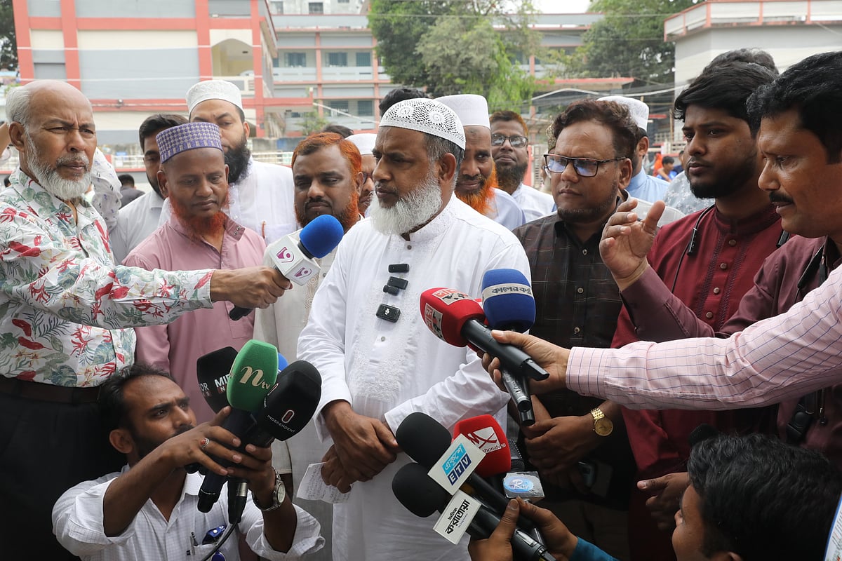 বগুড়া–৬ আসনের উপনির্বাচনে ভোট গ্রহণে বিভিন্ন অনিয়মের অভিযোগ করেছেন জামায়াতের প্রার্থী আবিদুর রহমান। উপজেলার মালতিনগর সরকারি প্রাথমিক বিদ্যালয়ের মাঠে