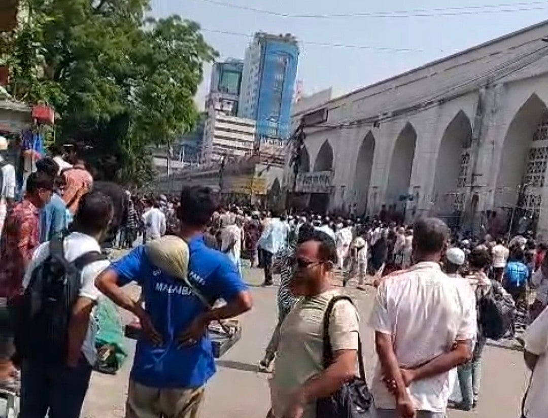 ঘটনার সময় বায়তুল মোকাররমের দক্ষিণ গেটের স্বর্ণ গলি এলাকা। ১১ এপ্রিল