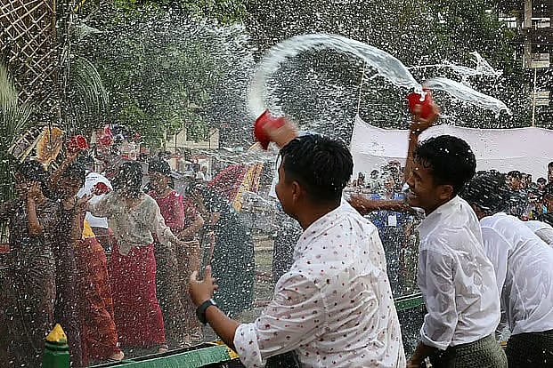 বান্দরবানে সাংগ্রাইং উপলক্ষে আয়োজন করা হয় মৈত্রী পানি বর্ষণ উৎসবের
