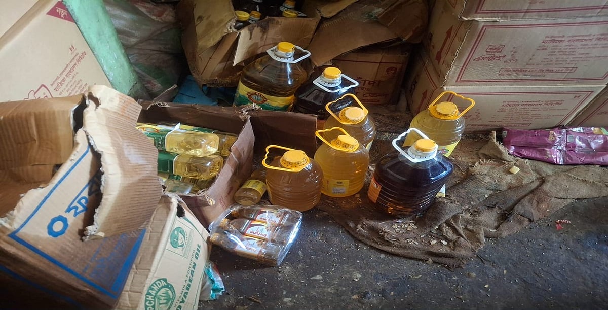 চট্টগ্রামে অবৈধভাবে মজুত রাখা ৪৫ হাজার ৫৪৯ লিটার অকটেন, পেট্রল, ডিজেল ও ভোজ্যতেল উদ্ধার করে র‍্যাব