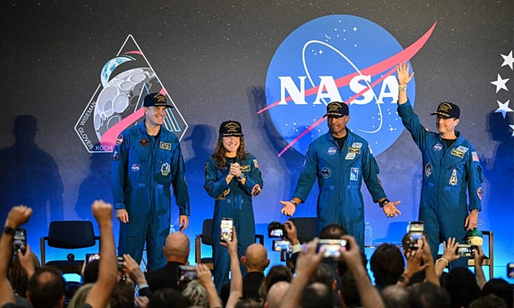 নাসার আর্টেমিস-২ চন্দ্রাভিযানের সাফল্যের পর সংবাদ সম্মেলনে কথা বলেন চার নভোচারী