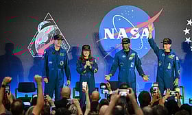 মহাকাশে অন্ধকারে পৃথিবীকে কেমন দেখেছেন, জানালেন নভোচারীরা