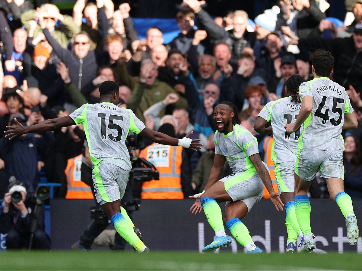 মার্ক গেহির গোলে ২–০ গোলে এগিয়ে যাওয়ার পর সিটির খেলোয়াড়দের উল্লাস
