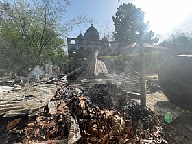 দরবারে এখনো ধোঁয়া, আহতরা আতঙ্কগ্রস্ত