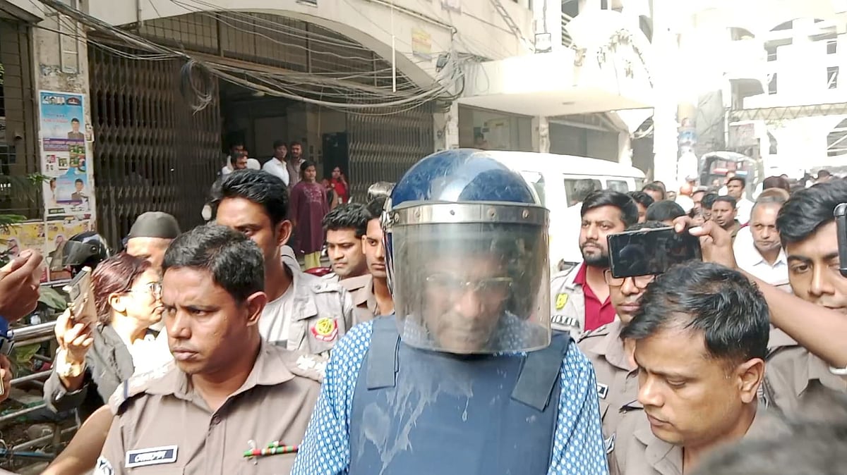 ডিজিএফআইয়ের সাবেক মহাপরিচালক লেফটেন্যান্ট জেনারেল (অব.) শেখ মামুন খালেদ। আজ রোববার ঢাকার আদালত প্রাঙ্গণে