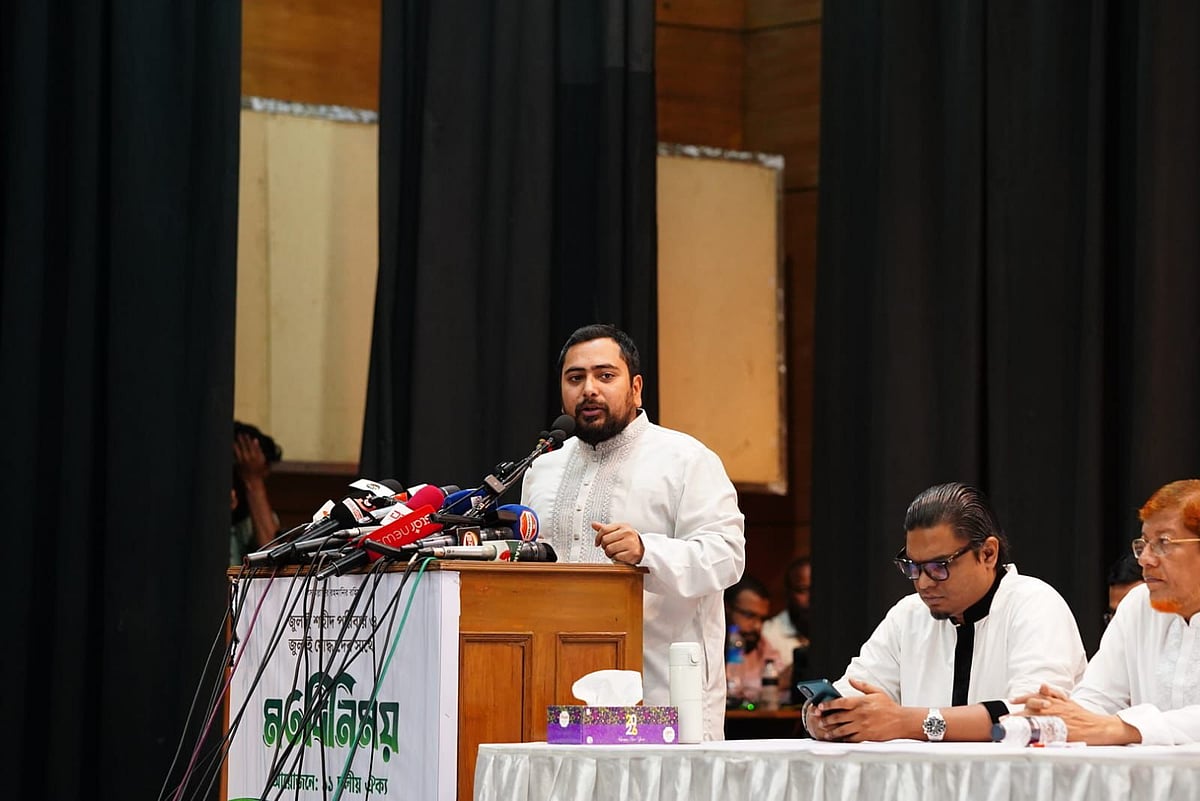 এক মতবিনিময় অনুষ্ঠানে সভাপতির বক্তব্য দেন নাহিদ ইসলাম। ঢাকা। ১২ এপ্রিল