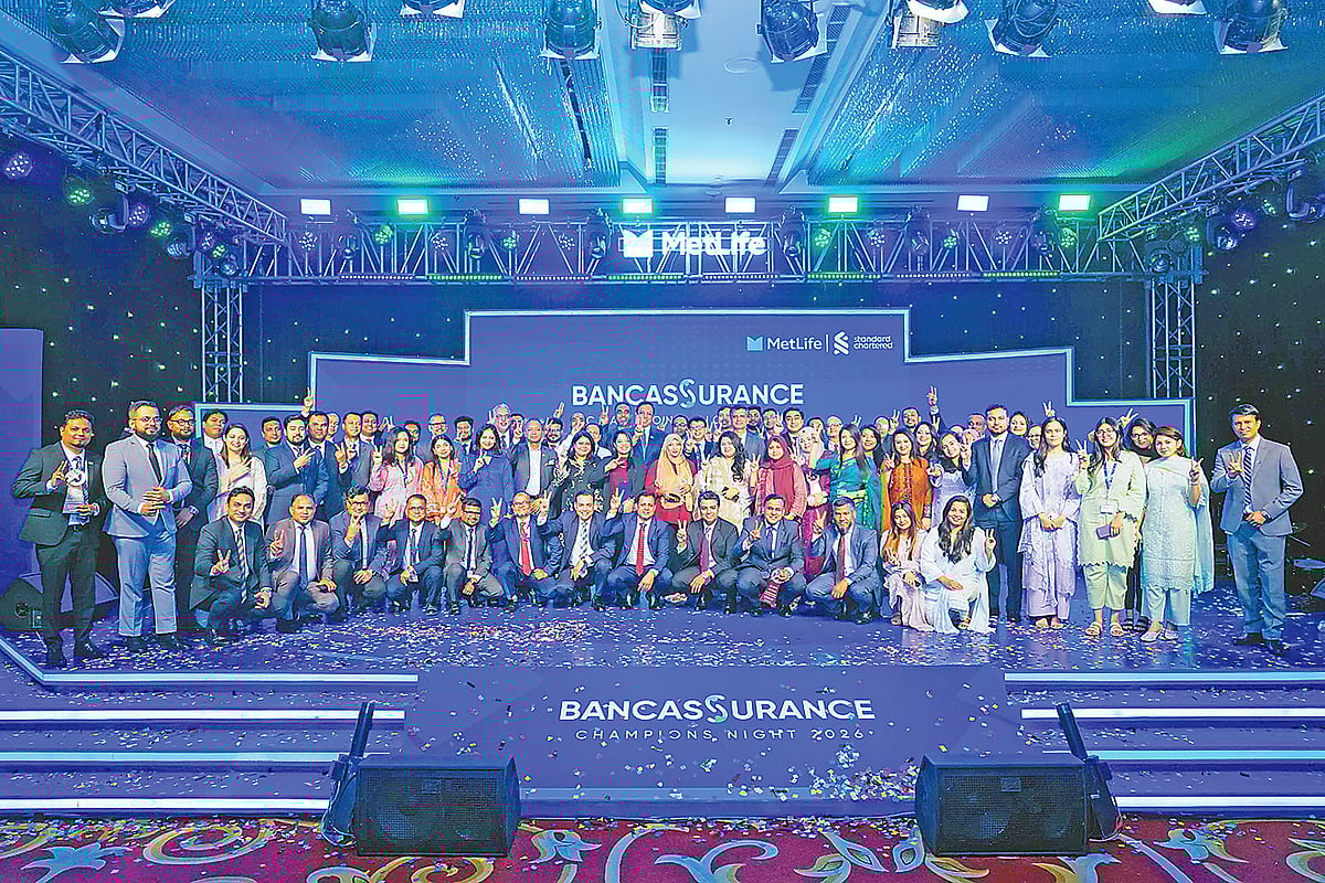 স্ট্যান্ডার্ড চার্টার্ড ও মেটলাইফ বাংলাদেশ যৌথভাবে ‘ব্যাংকাস্যুরেন্স চ্যাম্পিয়নস নাইট’ আয়োজন করেছে। গ্রাহককেন্দ্রিক বিমাসেবার প্রসারে স্ট্যান্ডার্ড চার্টার্ডের যেসব কর্মী গুরুত্বপূর্ণ ভূমিকা রেখেছেন, তাঁদের অসামান্য সাফল্যের স্বীকৃতিস্বরূপ এ অনুষ্ঠানের আয়োজন করা হয়। স্ট্যান্ডার্ড চার্টার্ড বাংলাদেশ ২০২৪ সাল থেকে মেটলাইফ বাংলাদেশের ব্যাংকাস্যুরেন্স পার্টনার