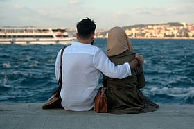 ইসলামে নারী কি পুরুষের অনুগামী