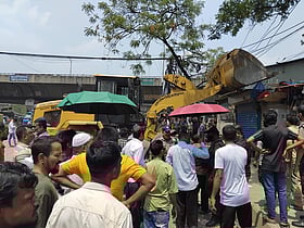 সায়েদাবাদ-মাওয়া সড়কে অবৈধ বাস কাউন্টার উচ্ছেদ, ৩১টি সিলগালা