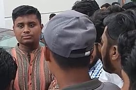 চট্টগ্রামে ছাত্র-জনতার প্রশ্নের মুখে হাসনাত আবদুল্লাহ