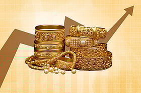 দেশের বাজারে বাড়ল সোনার দাম, ভরিতে ২,২১৬ টাকা