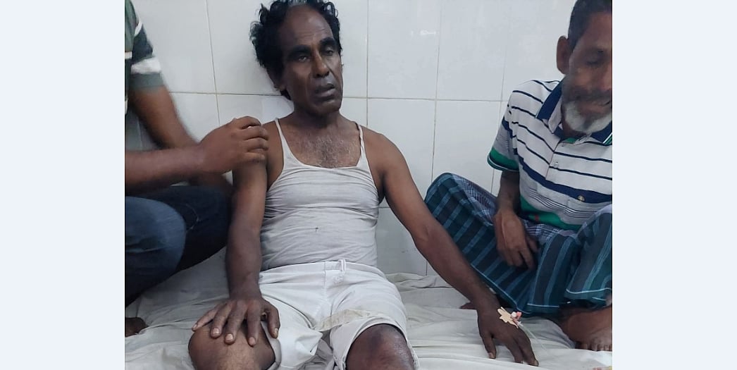 যশোরের ঝিকরগাছা উপজেলায় পানিসারা গ্রামের ফুল খেতে কাজ করার সময় আব্দুর রহিমকে পিটিয়ে জখম করা হয়। ঝিকরগাছা উপজেলা স্বাস্থ্য কমপ্লেক্সে ভর্তি হয়ে চিকিৎসা নিয়েছেন তিনি