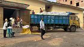 শরীয়তপুরে খাদ্যবান্ধব কর্মসূচির ৪০০ বস্তা চাল আটক করলেন স্থানীয়রা, গুদামে …