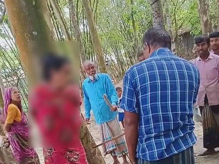 কুড়িগ্রামে রৌমারী উপজেলায় চুরির অভিযোগে স্ত্রীকে গাছে বেঁধে পেটান এক ব্যক্তি। গতকাল মঙ্গলবার সকালে উপজেলার দাঁতভাঙা ইউনিয়নের বংশিপাড়া গ্রামে