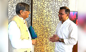 প্রধানমন্ত্রীর সঙ্গে অধ্যাপক আবদুল্লাহ আবু সায়ীদের সৌজন্য সাক্ষাৎ