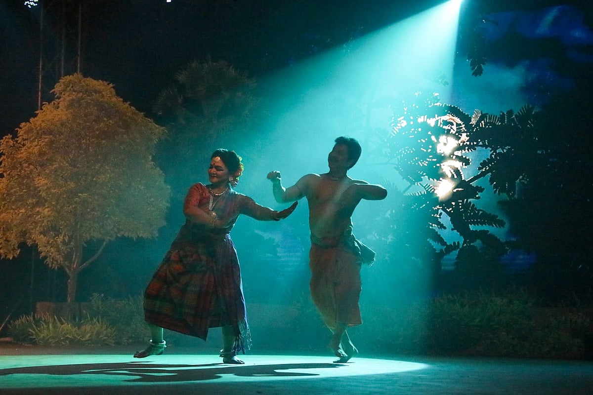 রুপাই ও সাজুর ভূমিকায় ছিলেন নৃত্যশিল্পী জুটি শিবলী মোহাম্মদ ও শামীম আরা নীপা। আলোকি কনভেনশন সেন্টার, গুলশান তেজগাঁও লিংক রোড, ঢাকা। ১৭ এপ্রিল