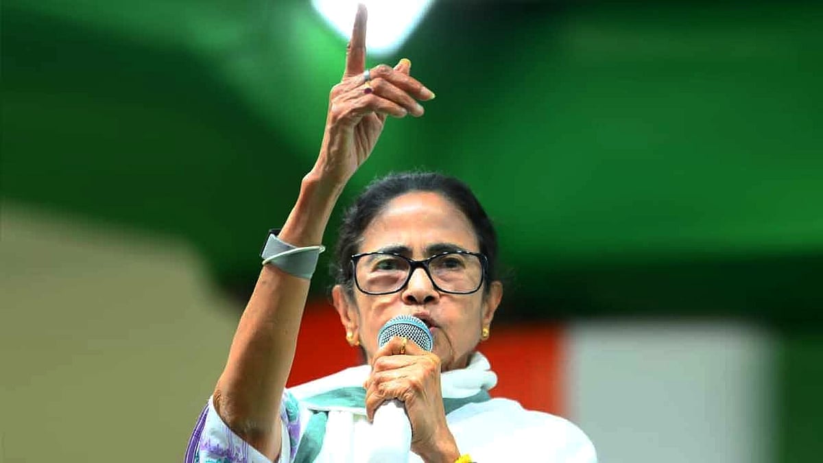 কোচবিহারের রাসমেলা ময়দানে বক্তৃতা দেন মমতা বন্দ্যোপাধ্যায়। পশ্চিমবঙ্গ, ভারত। ১৭ এপ্রিল ২০২৬