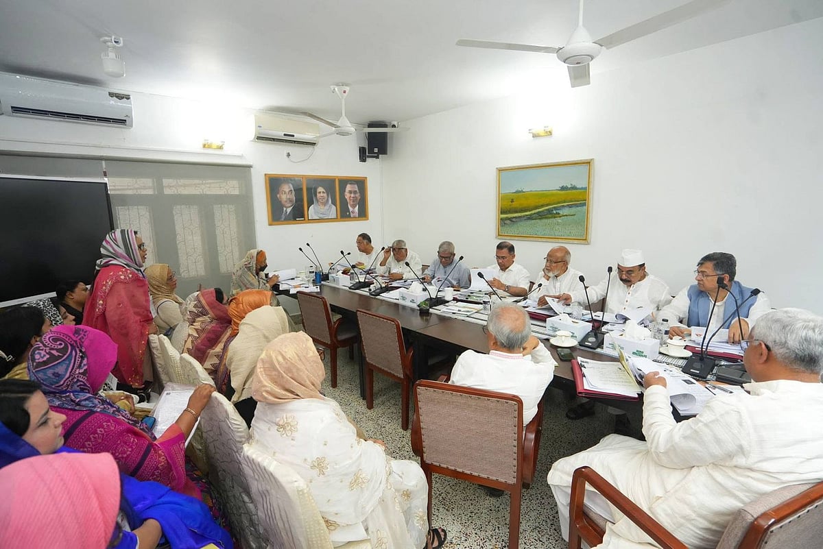 জাতীয় সংসদের সংরক্ষিত নারী আসনে প্রার্থী চূড়ান্ত করতে আগ্রহীদের সাক্ষাৎকার নিচ্ছে বিএনপির মনোনয়ন বোর্ড। বিএনপির চেয়ারম্যানের গুলশান কার্যালয়, ঢাকা; ১৭ এপ্রিল ২০২৬