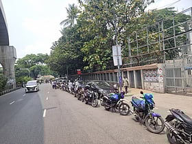 ফিলিং স্টেশন একটি, তেলের লাইনে ১ হাজার ১১ যান