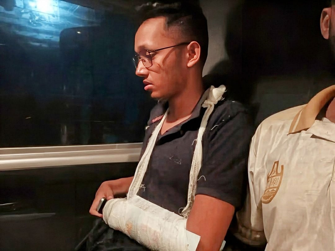 আহত শিক্ষার্থীদের একজন। গতকাল রাতে তোলা