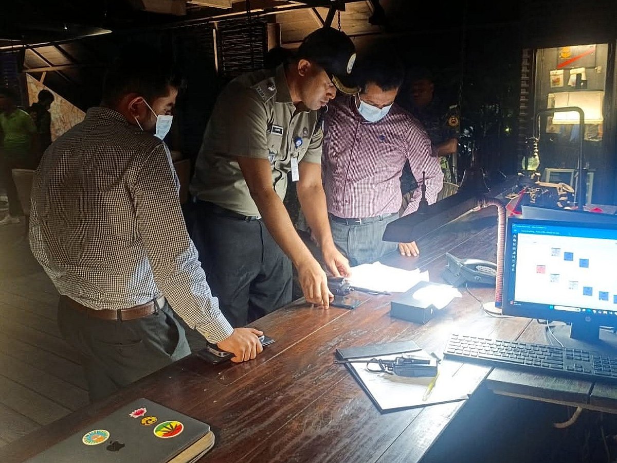 গাজীপুর সদর উপজেলার নলজানি এলাকায় ভাওয়াল রিসোর্টে অভিযান চালায় জেলা প্রশাসন। গতকাল শুক্রবার রাতে