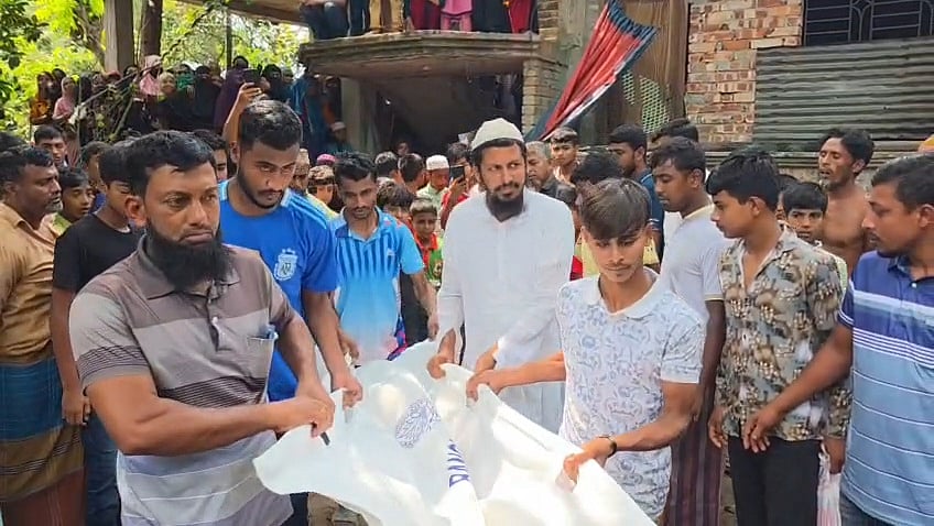 ভোলা সদরের শিবপুর ইউনিয়নে গভীর রাতে প্রবাসীর এক স্ত্রীকে কুপিয়ে হত্যা করে দুর্বৃত্তরা। শনিবার সকালে