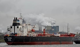 এপ্রিলের ২০ দিনে এল ১২টি জাহাজ, দেশে কোন তেলের মজুত কত