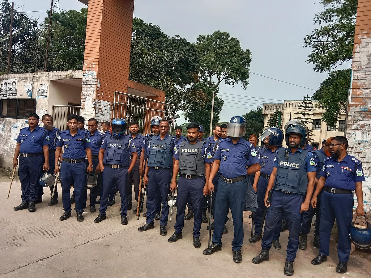 ময়মনসিংহের তারাকান্দায় একই সময়ে বিএনপির দুই পক্ষের মিছিল ডাকায় ১৪৪ ধারা জারি করে প্রশাসন। পরিস্থিতি নিয়ন্ত্রণে সতর্ক অবস্থান নেয় পুলিশ। রোববার দুপুরে