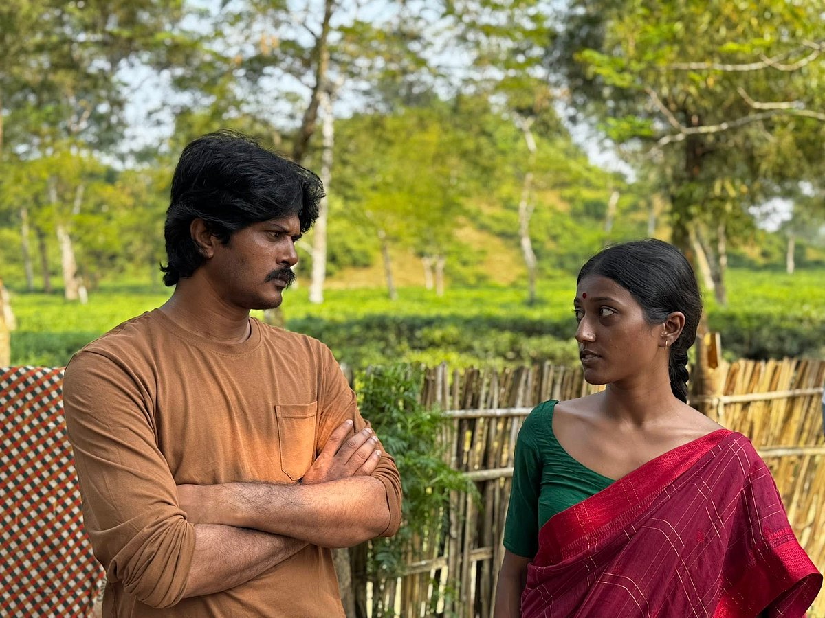 ‘চা গরম’–এর দৃশ্য। চরকির সৌজন্যে