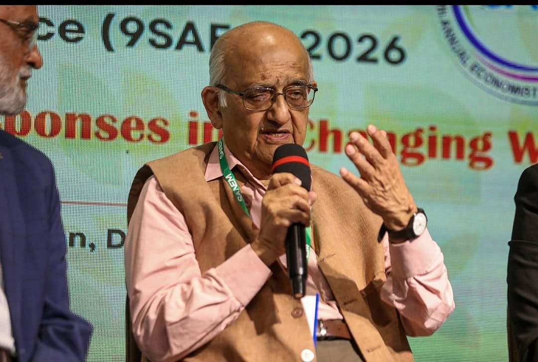  সাউথ এশিয়ান নেটওয়ার্ক অন ইকোনমিক মডেলিংয়ের (সানেম) বার্ষিক অর্থনীতিবিদ সম্মেলনের শেষ দিন আজ রোববার ‘সংস্কার নিয়ে মোহ: বাংলাদেশের গল্প’ শীর্ষক অধিবেশনে বিশেষ অতিথি হিসেবে বক্তব্য দেন সিপিডির চেয়ারম্যান ও বিশিষ্ট অর্থনীতিবিদ রেহমান সোবহান