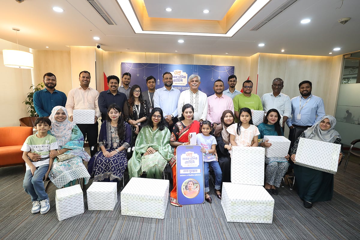 প্রথম আলো ও মেঘনা গ্রুপ অব ইন্ডাস্ট্রিজের কর্মকর্তাদের সঙ্গে ‘ফ্রেশ মিল্ক অবাক খুশির রেসিপি’ আয়োজনের ১১ থেকে ৩০ পর্বের নির্বাচিত কুইজ বিজয়ীরা