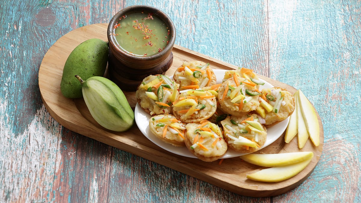 কাঁচা আমের ভেলপুরি